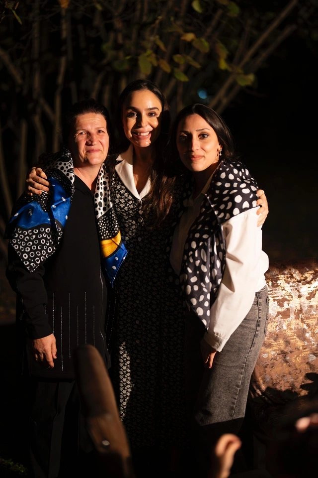 Leyla Əliyeva Qəbələdə Gənc arıçı layihəsinin iştirakçısı ilə görüşüb — FOTOLAR Leyla Əliyeva Qəbələdə Gənc arıçı layihəsinin iştirakçısı ilə görüşüb — FOTOLAR