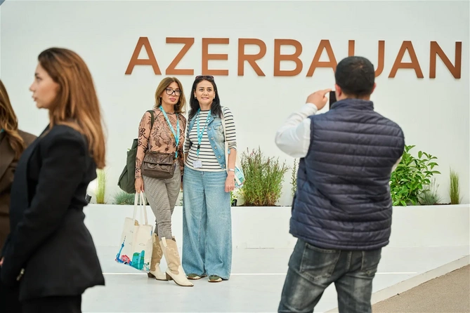 Azərbaycan pavilyonu WUF13 çərçivəsində təşkil olunan “Urban Expo” sərgisində fəaliyyətə başlayıb — FOTOLAR