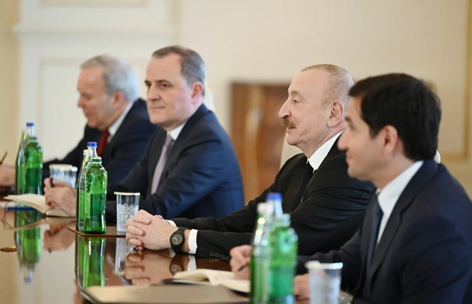 İlham Əliyev Avropa İttifaqının ali nümayəndəsinin başçılıq etdiyi nümayəndə heyətini qəbul edib — FOTOLAR İlham Əliyev Avropa İttifaqının ali nümayəndəsinin başçılıq etdiyi nümayəndə heyətini qəbul edib — FOTOLAR