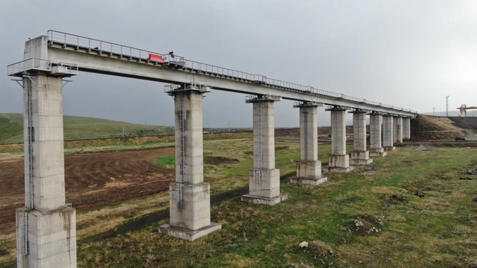 Bakı–Tbilisi–Qars dəmir yolu xəttinin modernləşdirilmədən sonra istifadəyə verilməsi tədbiri keçiriləcək — FOTOLAR Bakı–Tbilisi–Qars dəmir yolu xəttinin modernləşdirilmədən sonra istifadəyə verilməsi tədbiri keçiriləcək — FOTOLAR