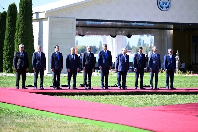 Prezidentin rəsmi qarşılanma mərasimi oldu — FOTOLAR