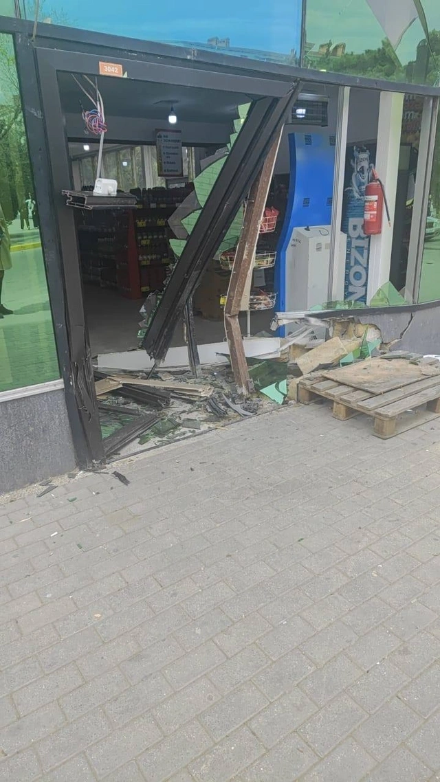 Sumqayıtda avtomobil marketə girdi — FOTOLAR Sumqayıtda avtomobil marketə girdi — FOTOLAR