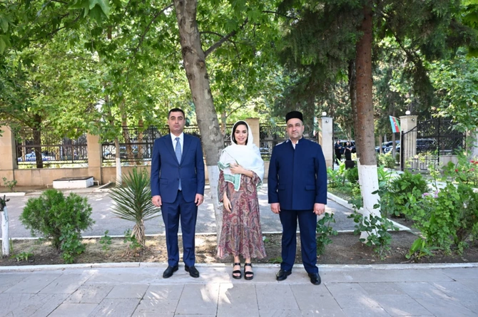 Leyla Əliyeva Yevlaxda Cümə məscidini ziyarət edib — FOTOLAR Leyla Əliyeva Yevlaxda Cümə məscidini ziyarət edib — FOTOLAR