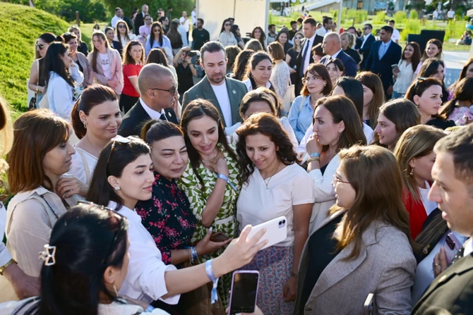 Leyla Əliyeva və Alyona Əliyeva Xeyirxahlıq Festivalında iştirak etdi — FOTOLAR