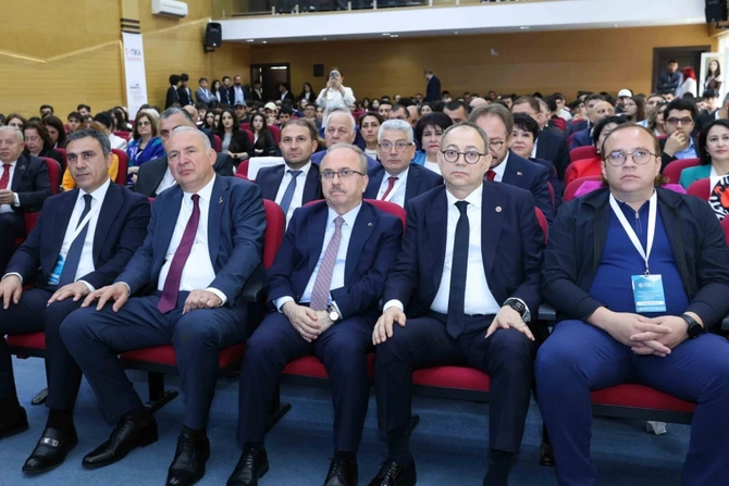 5 min tələbənin hər mövzuda yanında olmağa çalışırıq — Türkiyə səfiri (FOTOLAR)