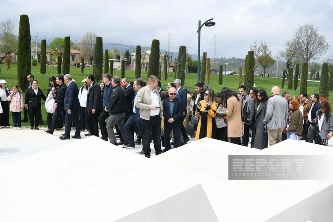 Diplomatlar Qarabağa səfər çərçivəsində Xankəndini ziyarət ediblər — FOTOLAR Diplomatlar Qarabağa səfər çərçivəsində Xankəndini ziyarət ediblər — FOTOLAR