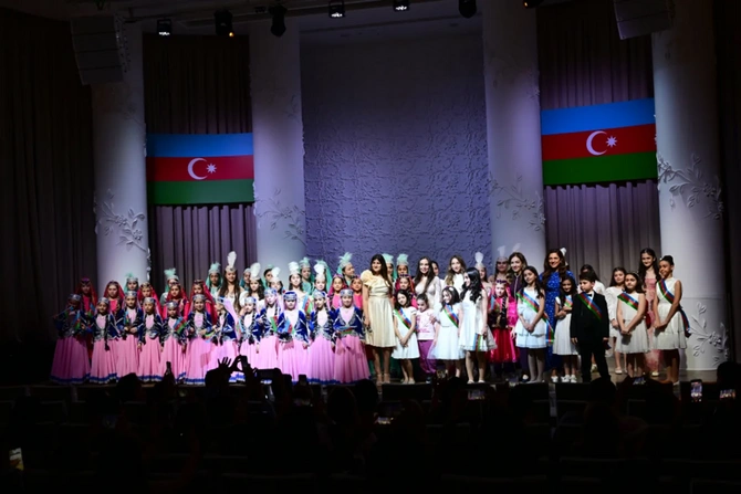 Leyla Əliyeva və Alyona Əliyeva Müstəqillik Gününə həsr olunmuş konserti izləyiblər — FOTOLAR