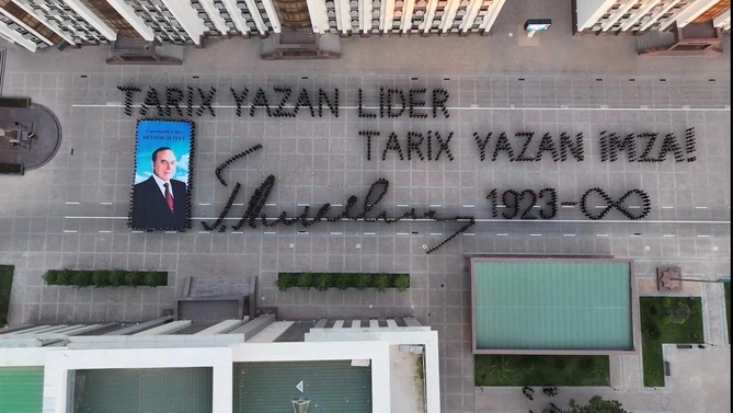 Polis Akademiyasının kursantlarından növbəti fləşmob — VİDEO (FOTOLAR) Polis Akademiyasının kursantlarından növbəti fləşmob — VİDEO (FOTOLAR)