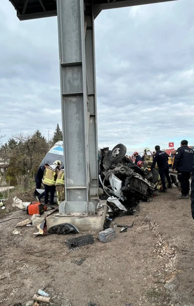 Ankarada avtobus piyada keçidinə çırpılıb, ölənlər var