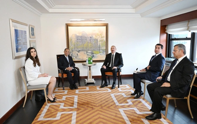İlham Əliyev Nyu-Yorkda ABŞ Ticarət Palatasının baş vitse-prezidenti ilə görüşüb — FOTO (YENİLƏNİB) İlham Əliyev Nyu-Yorkda ABŞ Ticarət Palatasının baş vitse-prezidenti ilə görüşüb — FOTO (YENİLƏNİB)
