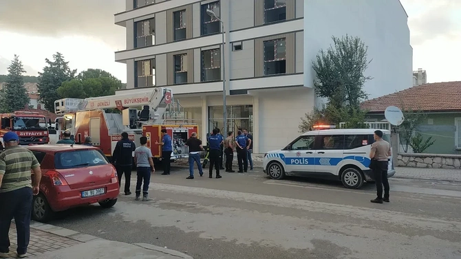 Keçmiş futbolçu arvadı ilə dalaşıb damına çıxdı, bələdiyyə sədri xilas etdi Keçmiş futbolçu arvadı ilə dalaşıb damına çıxdı, bələdiyyə sədri xilas etdi