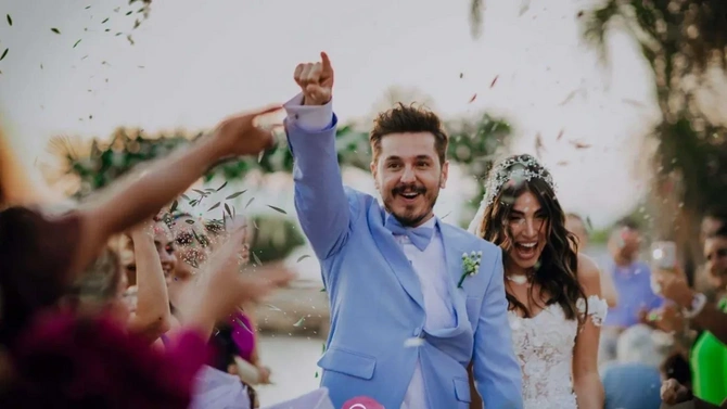Xəyanət iddialarına cavab verdi — FOTOLAR Xəyanət iddialarına cavab verdi — FOTOLAR