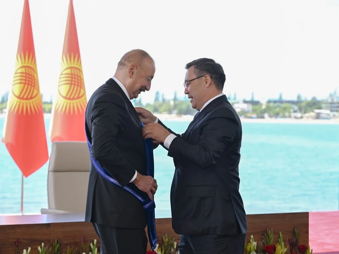 Azərbaycan və Qırğızıstan prezidentlərinin təltifolunma mərasimi keçirilib — FOTOLAR (YENİLƏNİB) Azərbaycan və Qırğızıstan prezidentlərinin təltifolunma mərasimi keçirilib — FOTOLAR (YENİLƏNİB)