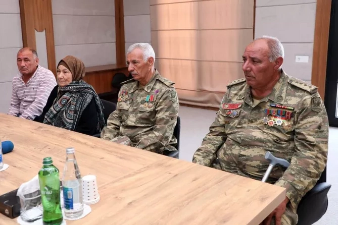 Azəriqazın baş direktoru Cəbrayılda vətəndaşların müraciətlərini dinləyib — FOTOLAR