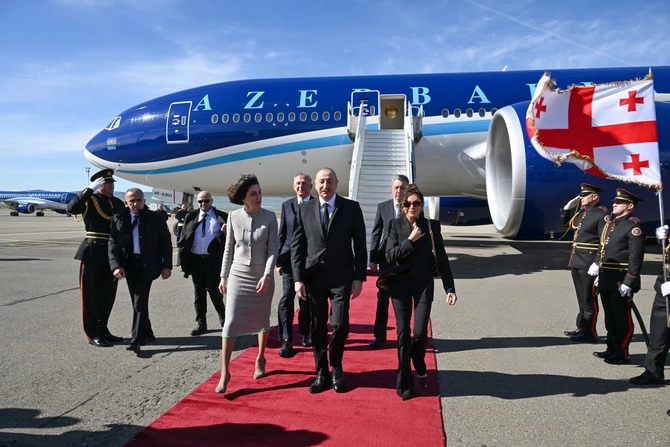 Prezidentlə xanımı Gürcüstandadır — FOTOLAR
