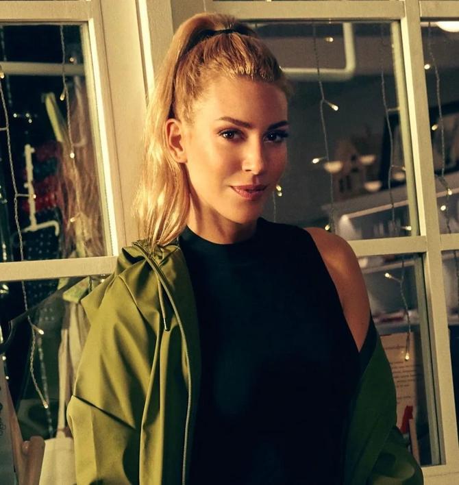 Sinem Kobalın son paylaşımı gündəm oldu: “İllərə meydan oxuyur” — FOTOLAR Sinem Kobalın son paylaşımı gündəm oldu: “İllərə meydan oxuyur” — FOTOLAR