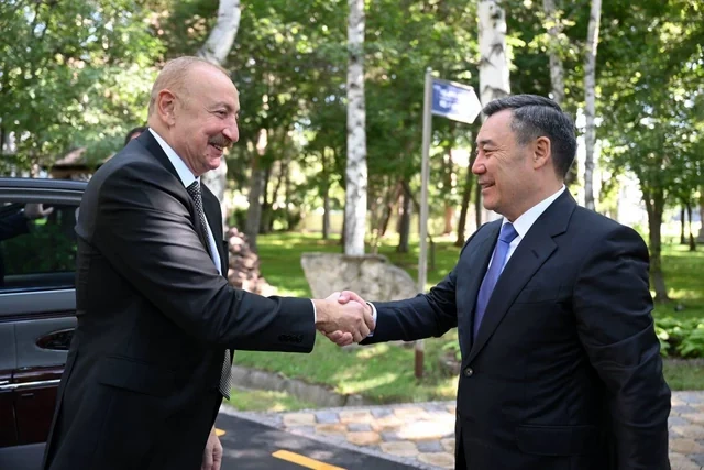 Prezidentin rəsmi qarşılanma mərasimi oldu — FOTOLAR
