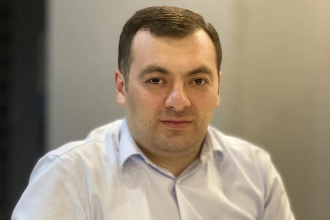Vahid məktəbli formasının tətbiqi: Təhsil müəssisəsi dini geyim yeri deyil — ARAŞDIRMA Vahid məktəbli formasının tətbiqi: Təhsil müəssisəsi dini geyim yeri deyil — ARAŞDIRMA