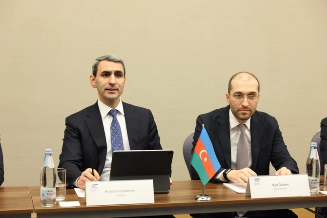 Rövşən Rüstəmov gürcüstanlı həmkarı ilə görüşdü — FOTOLAR Rövşən Rüstəmov gürcüstanlı həmkarı ilə görüşdü — FOTOLAR
