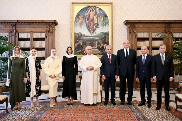 Birinci vitse-prezident Mehriban Əliyeva Roma Papası XIV Leo ilə görüşüb — FOTOLAR Birinci vitse-prezident Mehriban Əliyeva Roma Papası XIV Leo ilə görüşüb — FOTOLAR