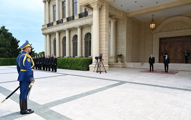 Sərdar Berdiməhəmmədovun Bakıda rəsmi qarşılanma mərasimi oldu — FOTOLAR Sərdar Berdiməhəmmədovun Bakıda rəsmi qarşılanma mərasimi oldu — FOTOLAR