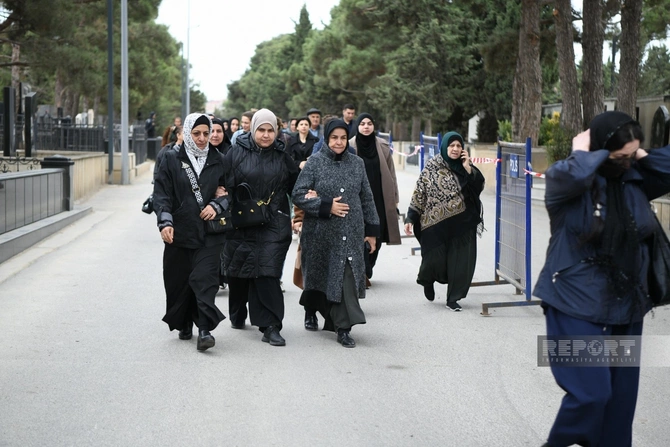 Vətən müharibəsinin başlamasının il dönümü ilə əlaqədar 2-ci Şəhidlər xiyabanına ziyarət başlayıb — FOTOLAR