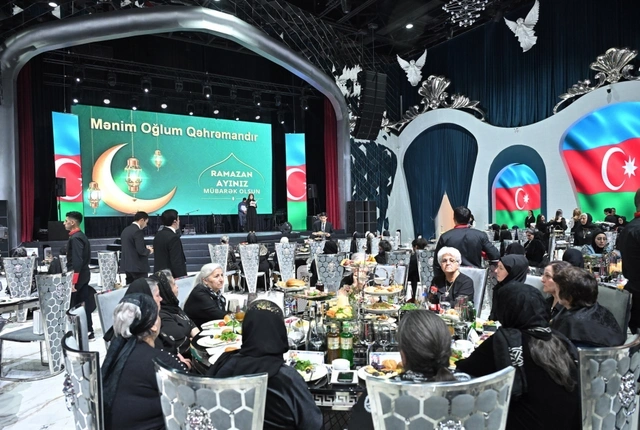 Leyla Əliyeva və Arzu Əliyeva şəhid anaları ilə iftar məclisində iştirak ediblər — FOTOLAR Leyla Əliyeva və Arzu Əliyeva şəhid anaları ilə iftar məclisində iştirak ediblər — FOTOLAR