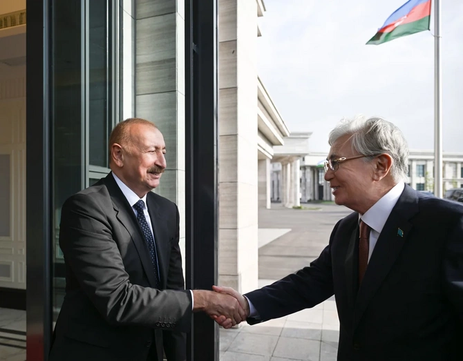 İlham Əliyevin Qazaxıstan Prezidenti ilə görüşü keçirildi — FOTOLAR (YENİLƏNİB)