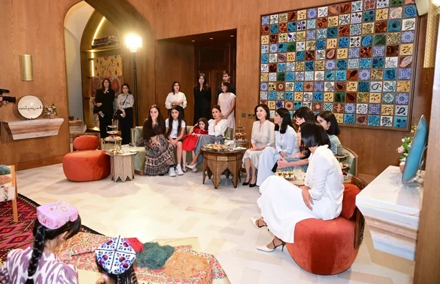 Azərbaycanın və Özbəkistanın birinci xanımları Daşkənddə Oxunguzar incəsənət məkanı ilə tanış olublar — FOTOLAR