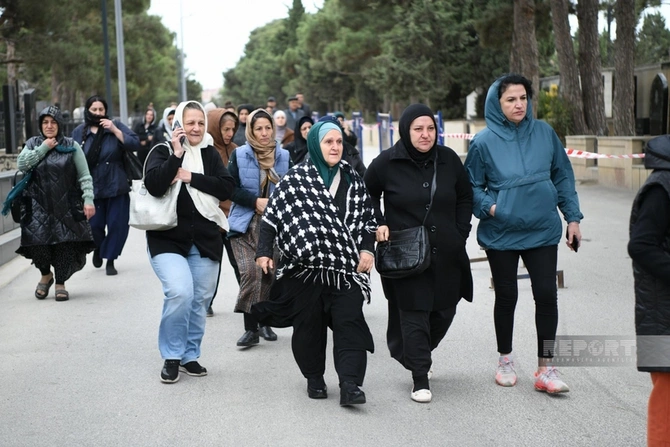 Vətən müharibəsinin başlamasının il dönümü ilə əlaqədar 2-ci Şəhidlər xiyabanına ziyarət başlayıb — FOTOLAR