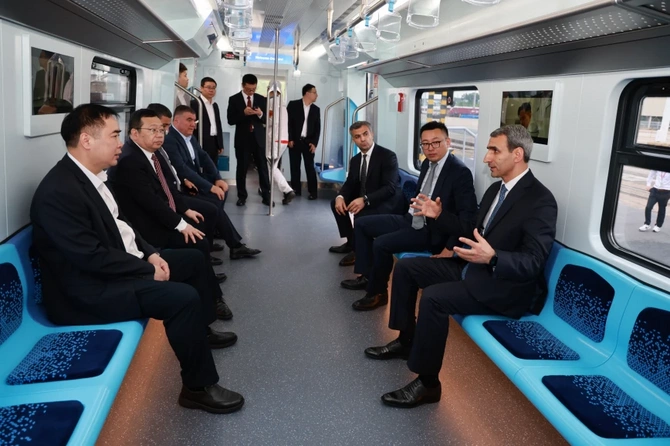 ADY Çin şirkətlərindən yeni sərnişin qatarları və vaqonları almağı planlaşdırır — FOTOLAR
