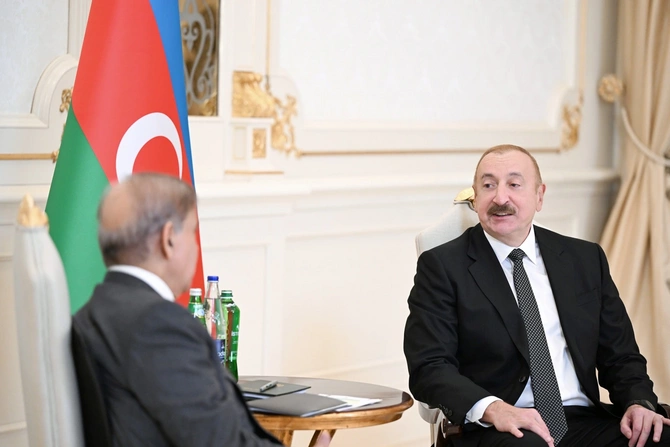İlham Əliyevin Pakistanın Baş naziri ilə məhdud tərkibdə görüşü olub — FOTOLAR İlham Əliyevin Pakistanın Baş naziri ilə məhdud tərkibdə görüşü olub — FOTOLAR