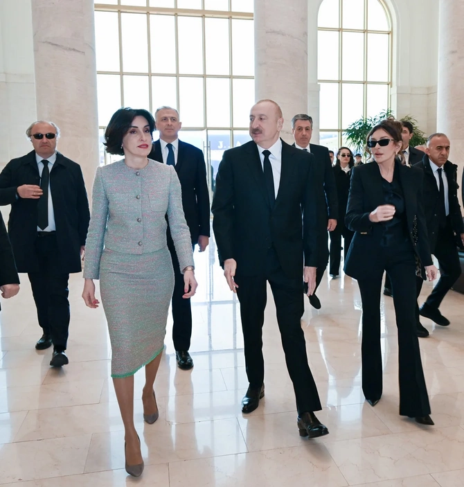 Prezidentlə xanımı Gürcüstandadır — FOTOLAR