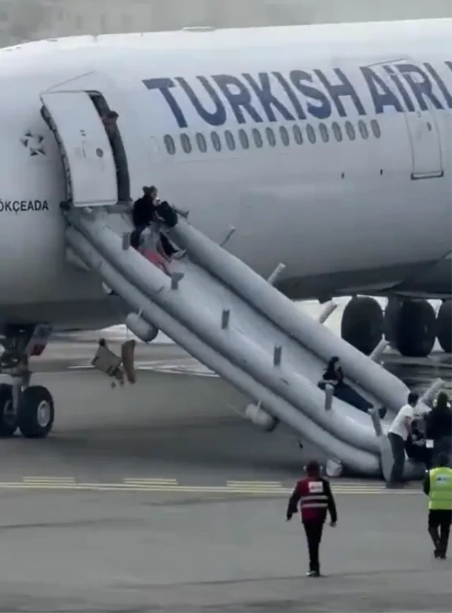 Türk sərnişin təyyarəsi alovlandı — Sərnişinlər belə təxliyə olundu (FOTOLAR)