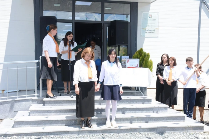 Elm və təhsil naziri Kəlbəcərdə tək məzunun Son zəngində iştirak edib — FOTOLAR