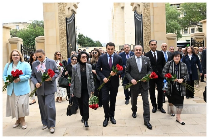 Üzeyir Hacıbəyli XVII Beynəlxalq Musiqi Festivalı təntənə ilə başlandı — YENİLƏNİB (FOTOLAR)