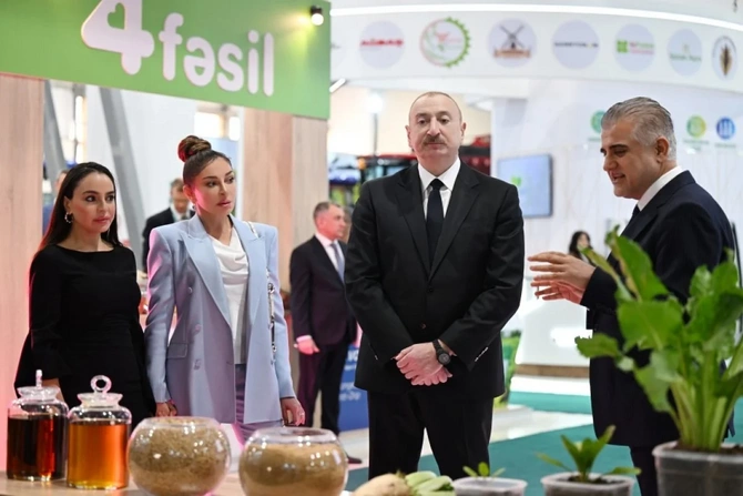 İlham Əliyev 19-cu Caspian Agro Week və 31-ci InterFood Azerbaijan sərgiləri ilə tanış olub — FOTOLAR İlham Əliyev 19-cu Caspian Agro Week və 31-ci InterFood Azerbaijan sərgiləri ilə tanış olub — FOTOLAR