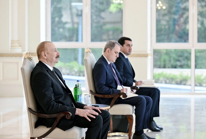 İlham Əliyev Esvatininin Azərbaycana yeni təyin olunmuş səfirini qəbul edib — FOTOLAR (YENİLƏNİB) İlham Əliyev Esvatininin Azərbaycana yeni təyin olunmuş səfirini qəbul edib — FOTOLAR (YENİLƏNİB)