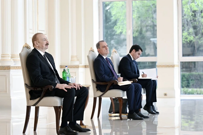 İlham Əliyev yeni səfiri qəbul etdi — FOTOLAR (YENİLƏNİB)