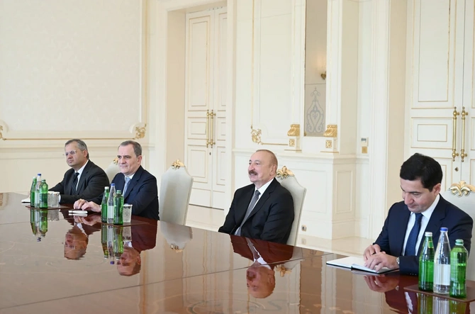 Prezident İlham Əliyev ABŞ Senatının Xarici Əlaqələr Komitəsinin üzvünü qəbul edib — FOTOLAR
