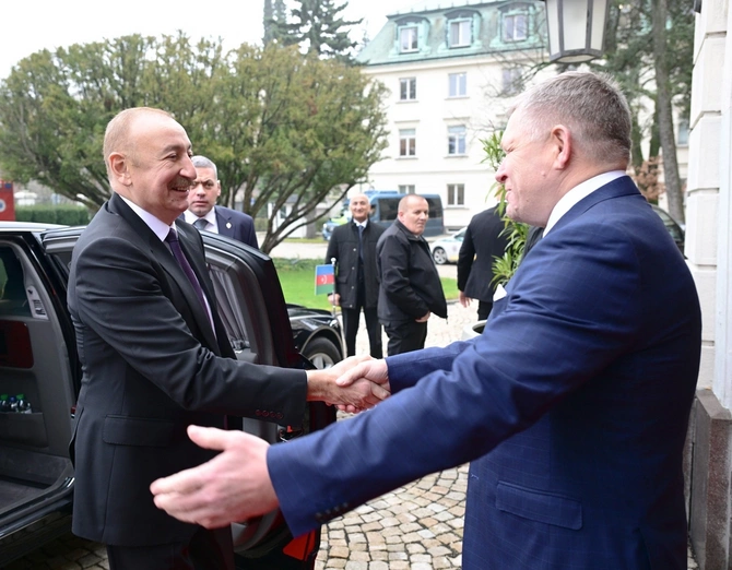 İlham Əliyevin Slovakiyanın Baş naziri ilə təkbətək görüşü olub — FOTOLAR (YENİLƏNİB) İlham Əliyevin Slovakiyanın Baş naziri ilə təkbətək görüşü olub — FOTOLAR (YENİLƏNİB)