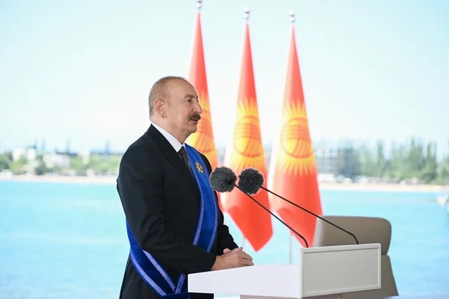 Azərbaycan və Qırğızıstan prezidentləri mətbuata bəyanatlarla çıxış ediblər — VİDEO/FOTOLAR (YENİLƏNİB) Azərbaycan və Qırğızıstan prezidentləri mətbuata bəyanatlarla çıxış ediblər — VİDEO/FOTOLAR (YENİLƏNİB)