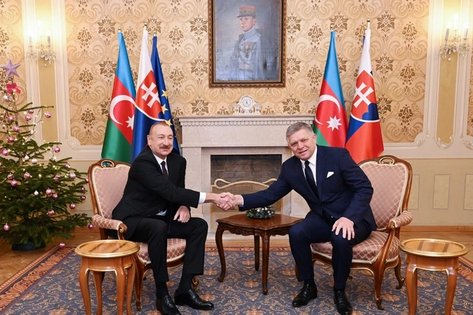 İlham Əliyevin Slovakiyanın Baş naziri ilə təkbətək görüşü olub — FOTOLAR (YENİLƏNİB) İlham Əliyevin Slovakiyanın Baş naziri ilə təkbətək görüşü olub — FOTOLAR (YENİLƏNİB)