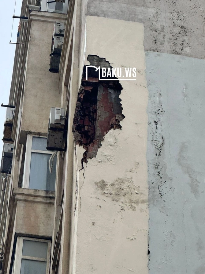Binəqədidə bina fasadı uçdu: Sakinlər MTK-dan narazıdır — VİDEO/FOTOLAR