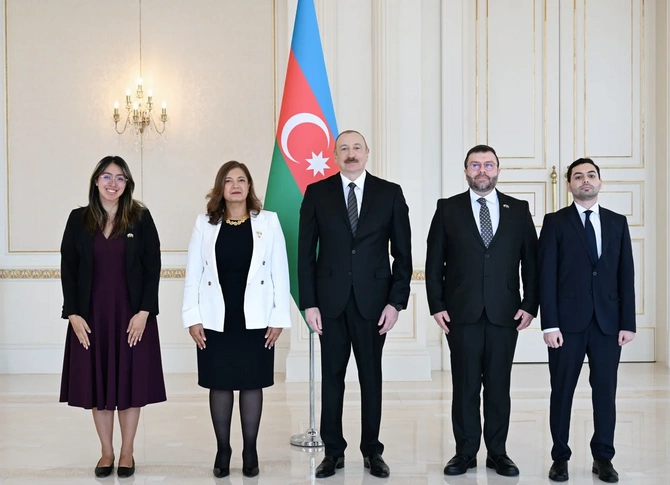 İlham Əliyev Kolumbiyanın Azərbaycana yeni təyin olunmuş səfirini qəbul edib — FOTOLAR (YENİLƏNİB)