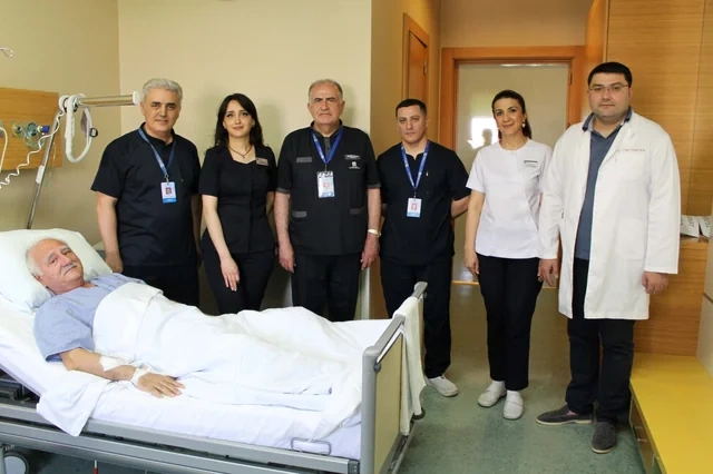 Bakıda tanınmış professor kliniki ölüm keçirdi — FOTO