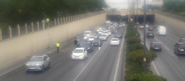 Metronun 20 Yanvar stansiyası istiqamətində QƏZA: Sıxlıq yarandı — VİDEO/FOTOLAR