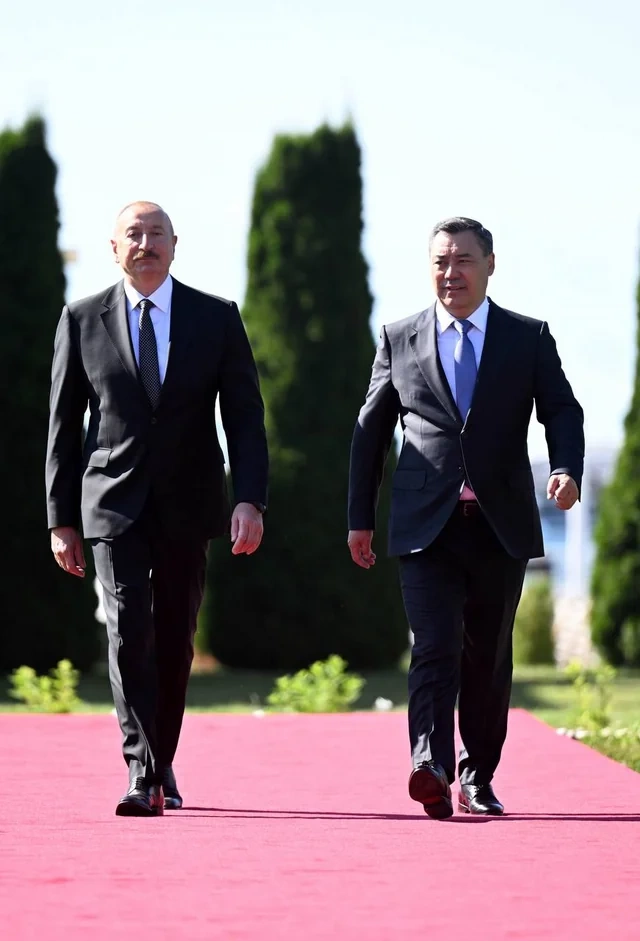 Prezidentin rəsmi qarşılanma mərasimi oldu — FOTOLAR
