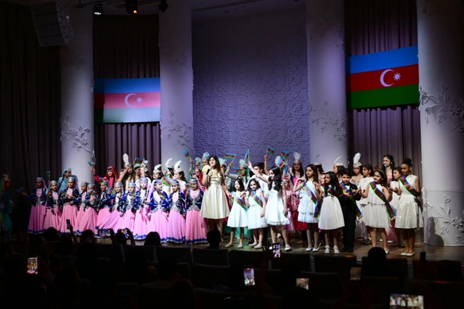 Leyla Əliyeva və Alyona Əliyeva Müstəqillik Gününə həsr olunmuş konserti izləyiblər — FOTOLAR