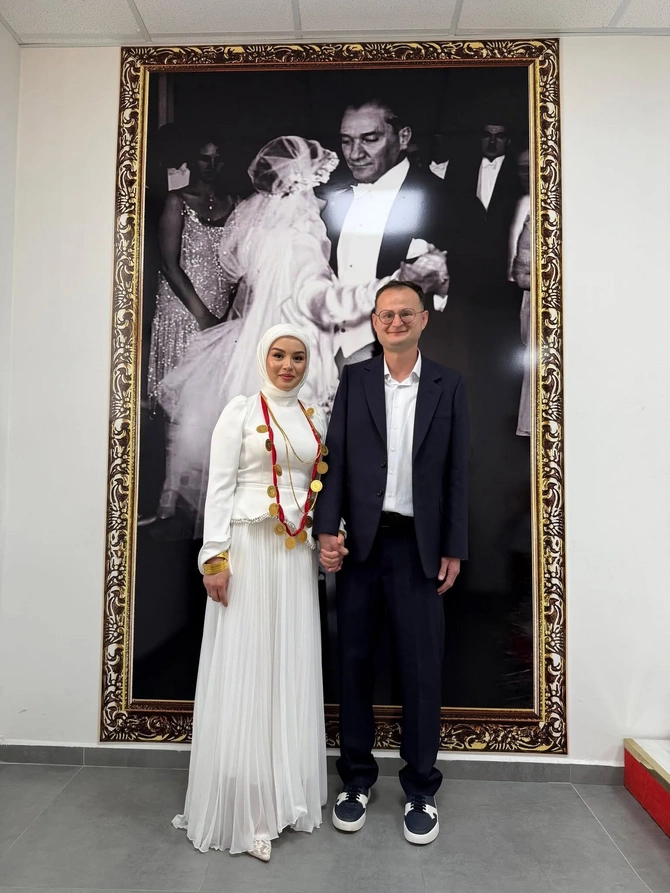 Gəlin toyda yığılan 190 min manatı da götürüb qaçdı — FOTO Gəlin toyda yığılan 190 min manatı da götürüb qaçdı — FOTO